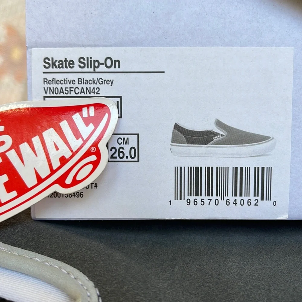 Vans Men’s Skate Slip-On
Reflective Black/Grey
VN0A5FCAN42
Sneakers - Picture 16 of 16